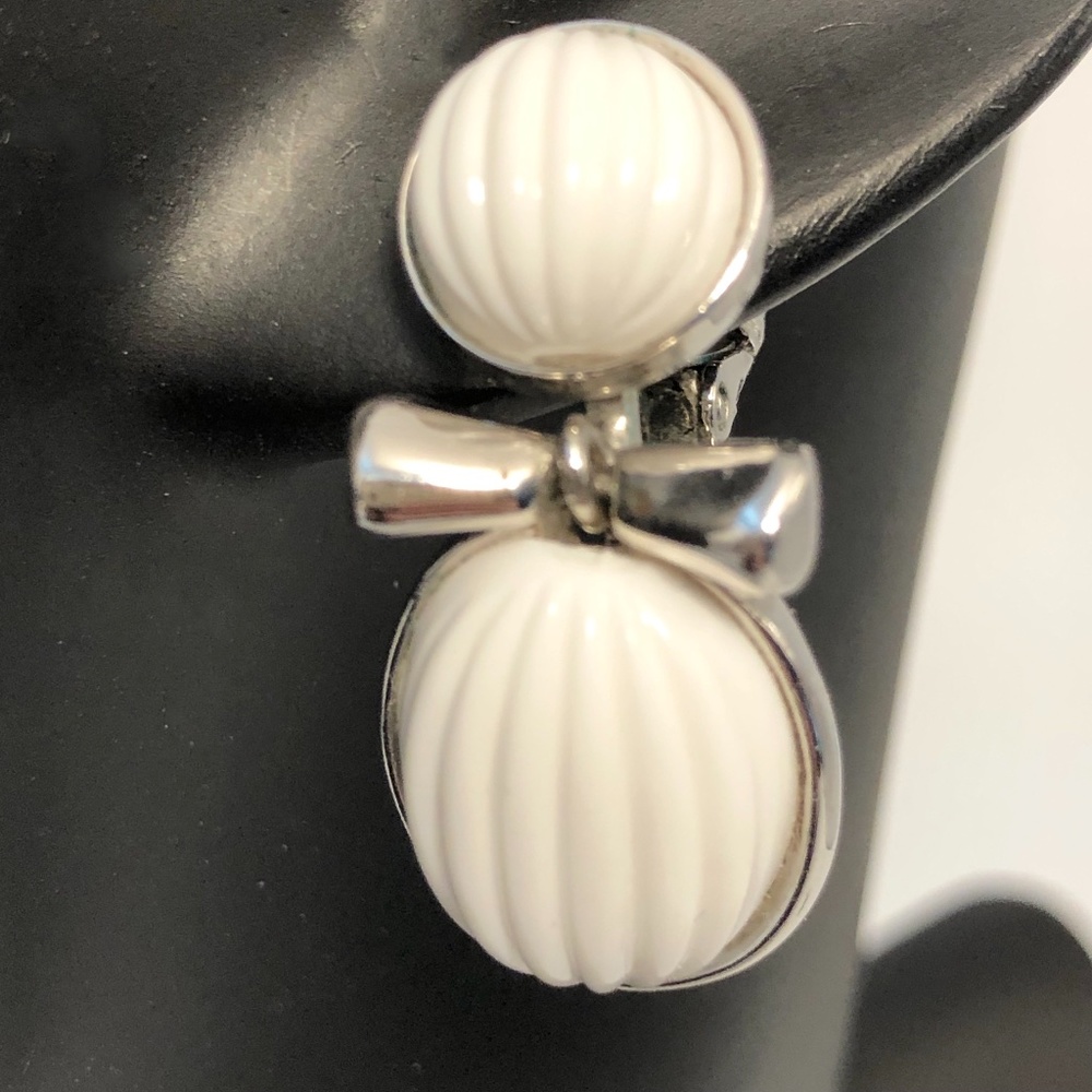 Vintage Trifari White Melon Cut Cabochon Clip On Earrings